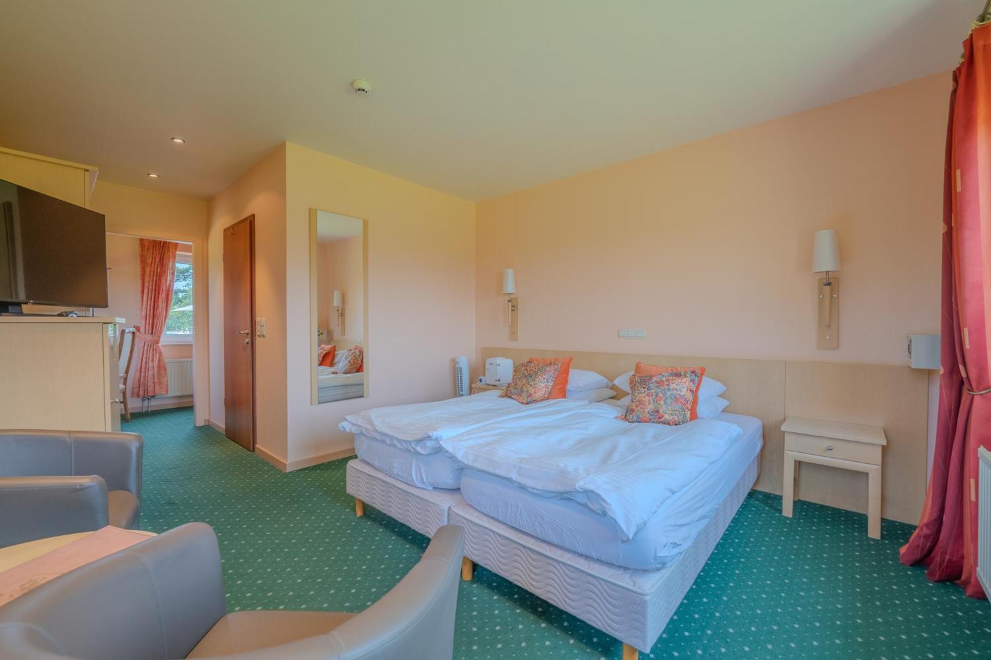 Hotel Hotleu เวมส์ ภายนอก รูปภาพ