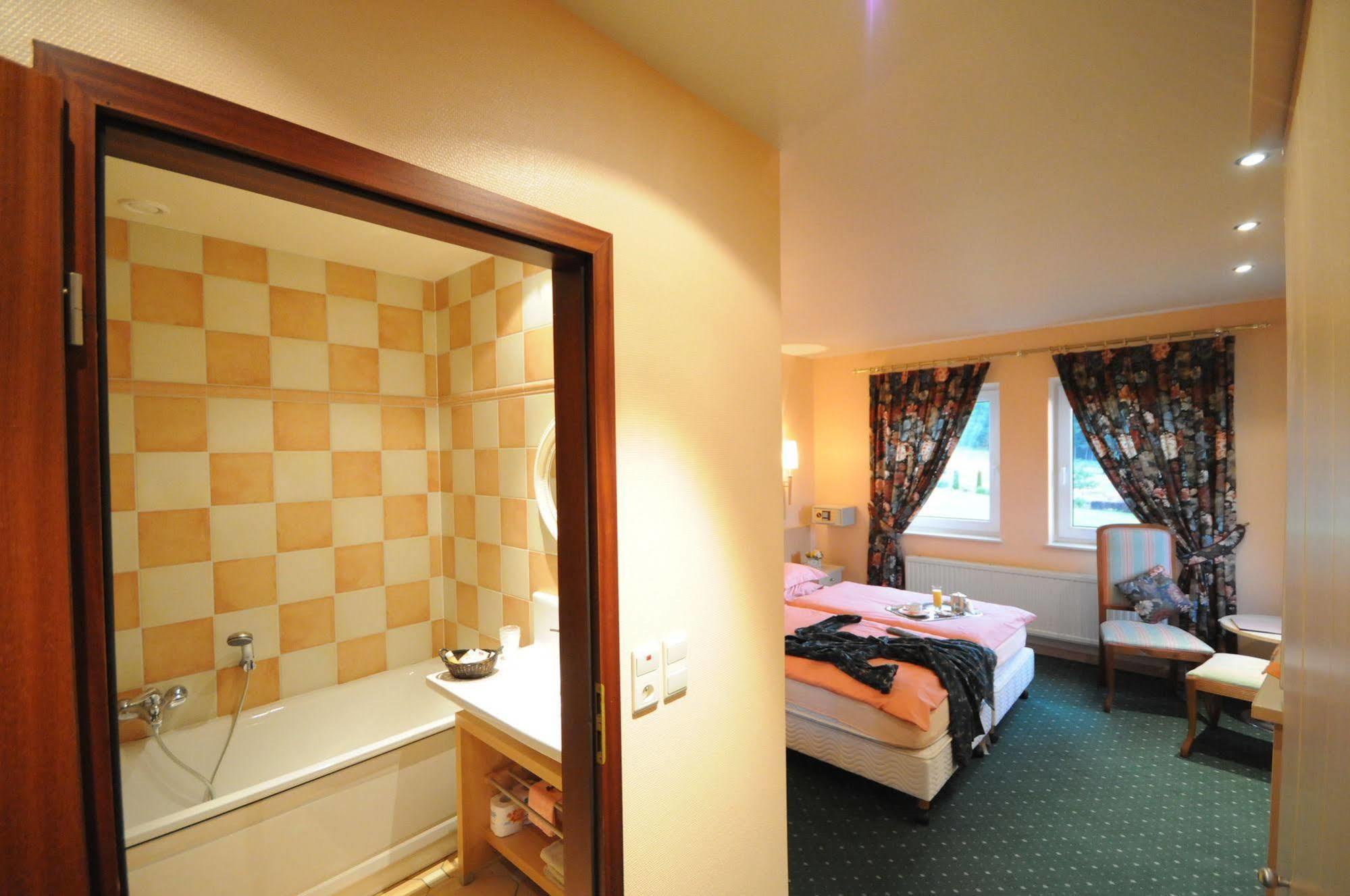Hotel Hotleu เวมส์ ภายนอก รูปภาพ